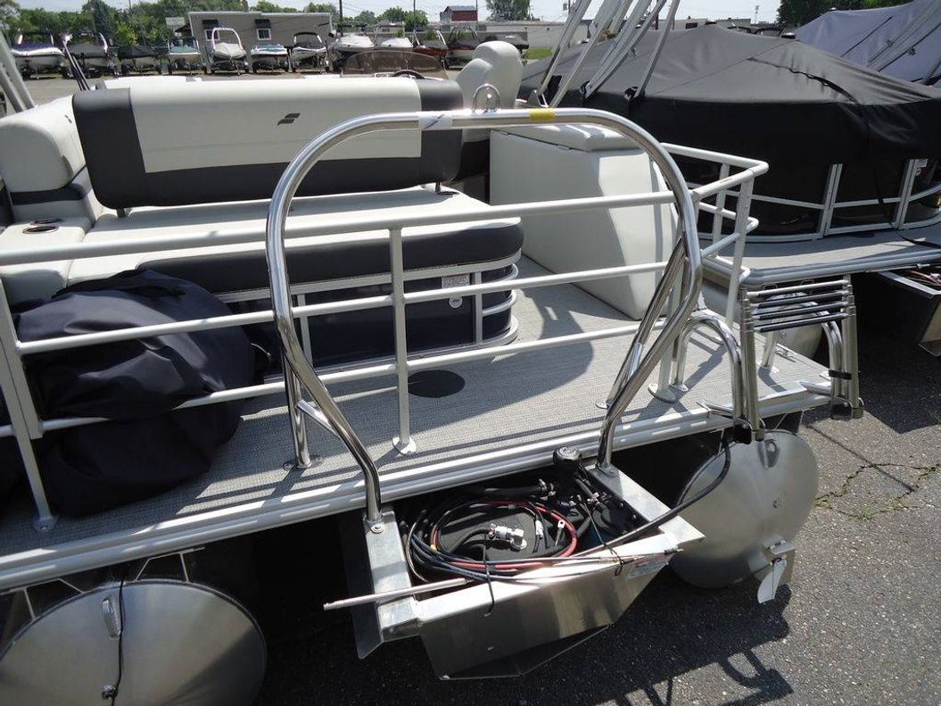 2025 Starcraft Marine EX 22 Q